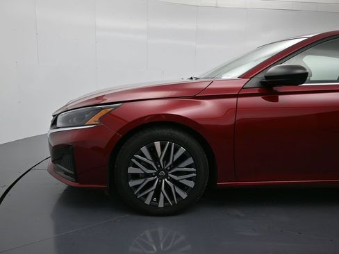Certified 2024 Nissan Altima 2.5 SV FWD image 9
