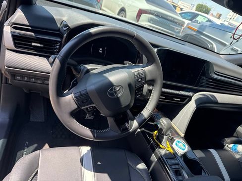 Used 2025 Toyota Camry SE w/ Convenience Package FWD image 3