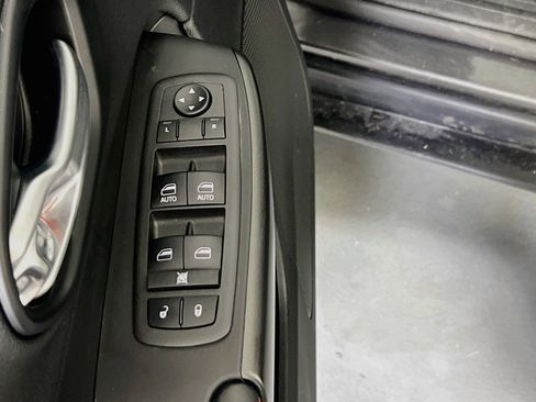 Used 2022 Jeep Cherokee Trailhawk AWD/4WD image 17