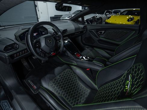 Used 2020 Lamborghini Huracan EVO image 18