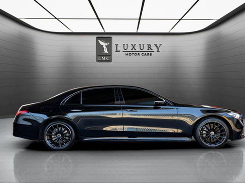 Used 2022 Mercedes-Benz S 580 4MATIC Sedan w/ AMG Line Package image 9