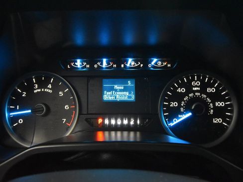 Used 2015 Ford F150 XLT w/ Trailer Tow Package image 9