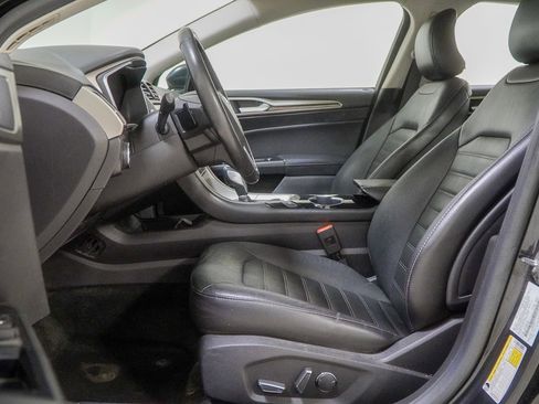 Used 2015 Ford Fusion SE w/ Equipment Group 202A image 19