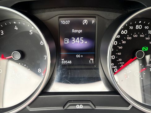 Used 2019 Volkswagen Tiguan SE w/ Panoramic Sunroof Package AWD/4WD image 3
