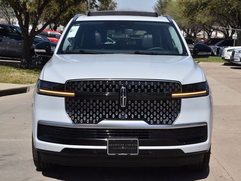 New 2025 Lincoln Navigator L Reserve image 2