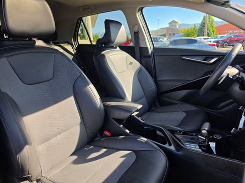 Certified 2023 Kia Niro EX Touring FWD image 15