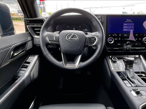 Used 2025 Lexus GX 550 image 6