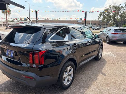 Used 2023 Kia Sorento LX FWD image 10