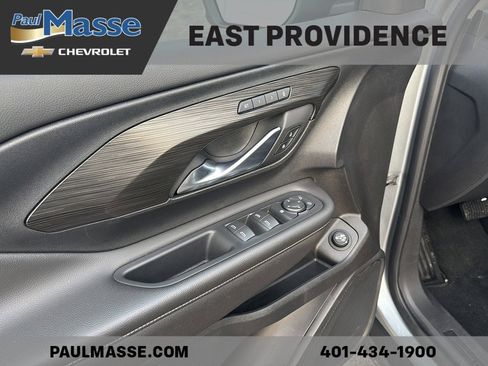 Certified 2023 GMC Terrain SLT image 9