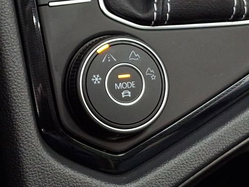 Used 2025 Volkswagen Taos SE image 23