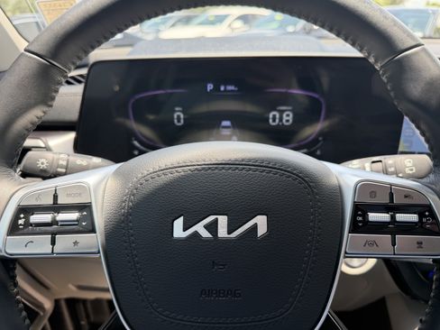 Certified 2024 Kia Telluride S FWD image 30