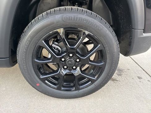 New 2026 Jeep Compass Latitude image 9