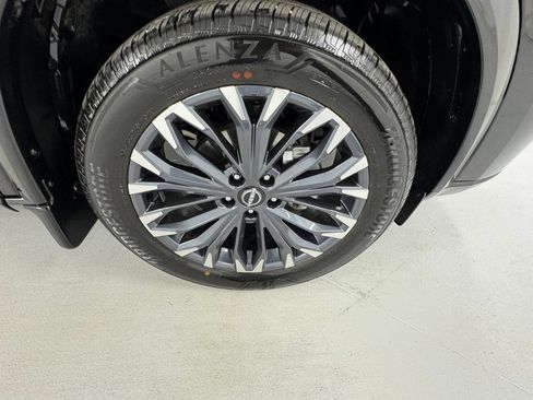 Certified 2026 Nissan Rogue Platinum w/ Platinum Premium Package AWD/4WD image 9
