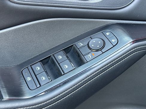 Used 2025 Nissan Rogue SV FWD image 13