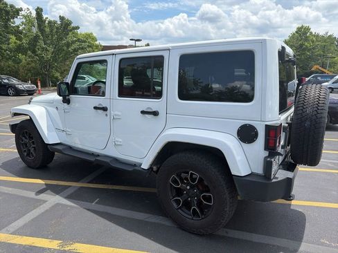 Used 2018 Jeep Wrangler Unlimited Sahara AWD/4WD image 3