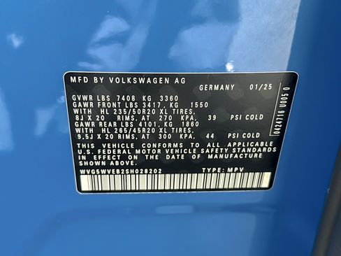 Used 2025 Volkswagen ID. Buzz 1st Edition RWD image 28