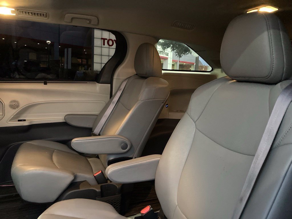 Used 2023 Toyota Sienna XLE w/ XLE Plus Package FWD image 9