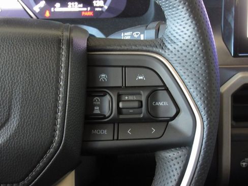 Certified 2025 Toyota Tacoma TRD Off-Road image 30