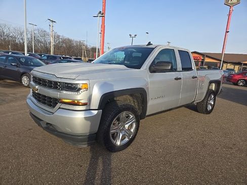 Used 2017 Chevrolet Silverado 1500 Custom w/ Custom Convenience Package image 3