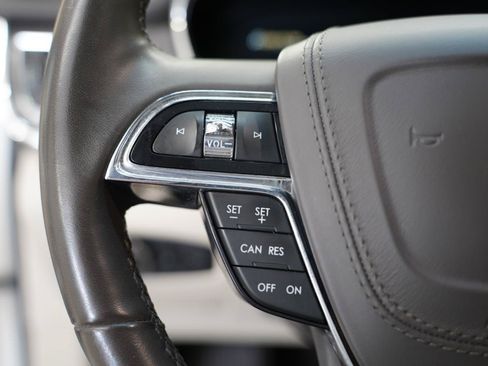 Used 2018 Lincoln Continental Select w/ Continental Climate Package FWD image 13