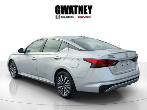 Used 2024 Nissan Altima 2.5 SV FWD image 4