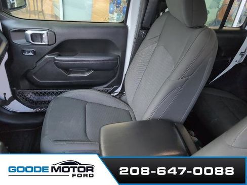 Used 2018 Jeep Wrangler Unlimited Sport S image 11