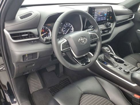 Used 2022 Toyota Highlander XSE AWD/4WD image 22