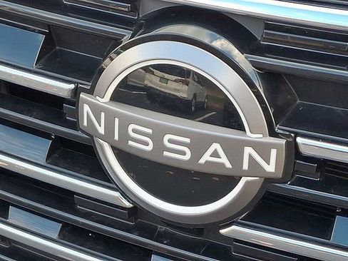 Used 2024 Nissan Rogue SV image 4