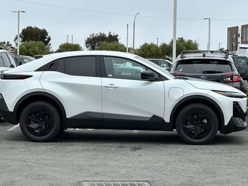 New 2026 Subaru Uncharted Premium image 3