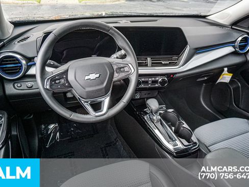 Used 2024 Chevrolet Trax LT w/ LT Convenience Package FWD image 29