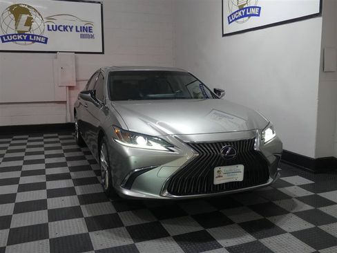 Used 2019 Lexus ES 300h w/ Accessory Package FWD image 5