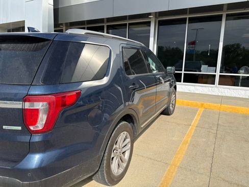 Used 2016 Ford Explorer XLT w/ Equipment Group 202A FWD image 4