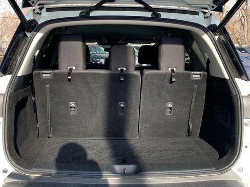 Used 2025 Nissan Pathfinder SV image 31