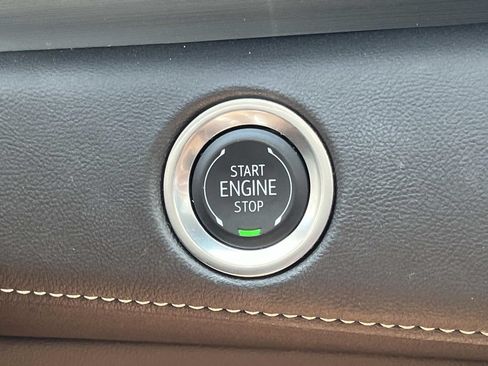 Certified 2024 Cadillac Escalade ESV Premium Luxury AWD/4WD image 43