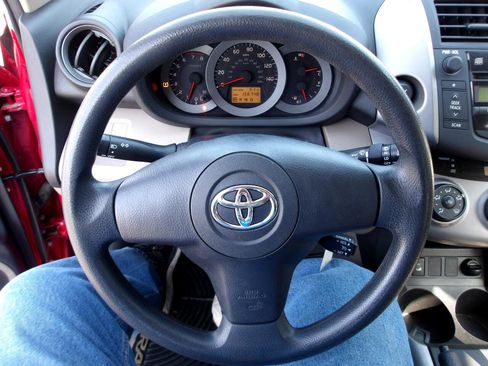 Used 2007 Toyota RAV4 LE image 14