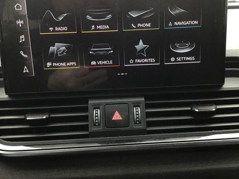 Used 2021 Audi Q5 2.0T Premium w/ Convenience Package image 11