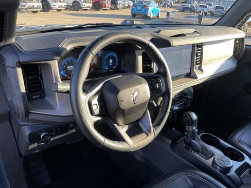 Used 2025 Ford Bronco Outer Banks image 14
