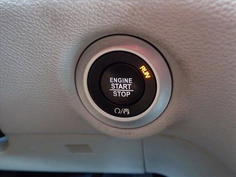 Used 2019 Chrysler Pacifica L image 21