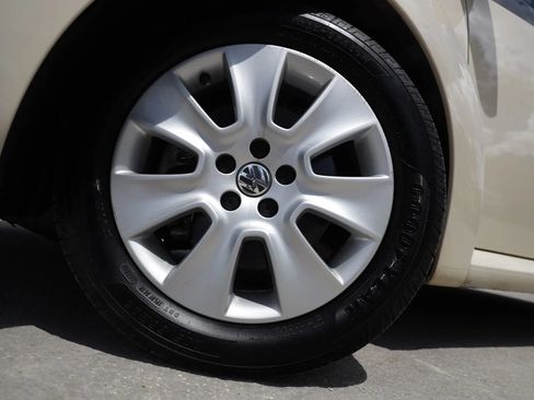 Used 2008 Volkswagen Beetle S FWD image 25