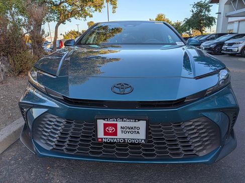 Used 2025 Toyota Camry SE FWD image 7