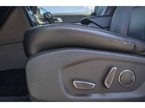 Used 2018 Ford Explorer XLT w/ Equipment Group 202A AWD/4WD image 19