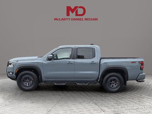 Used 2025 Nissan Frontier PRO-4X w/ Tow Package AWD/4WD image 3