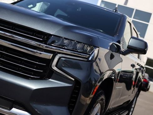 Used 2021 Chevrolet Suburban LT w/ Luxury Package image 14