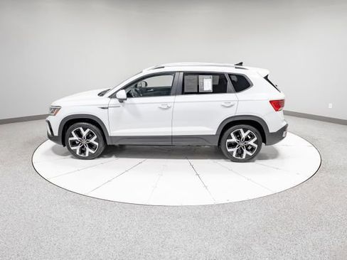 Used 2023 Volkswagen Taos SEL image 35