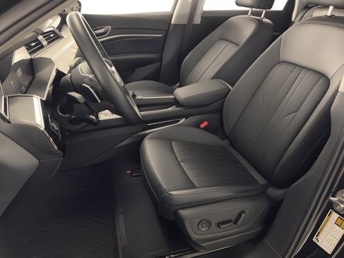 Used 2022 Audi e-tron Premium Plus image 5