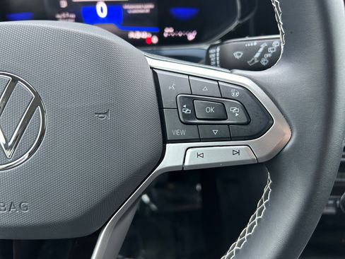 Used 2024 Volkswagen Taos SE image 6