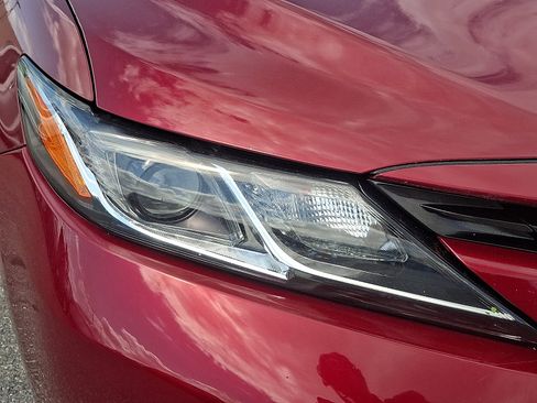 Used 2018 Toyota Camry LE FWD image 9