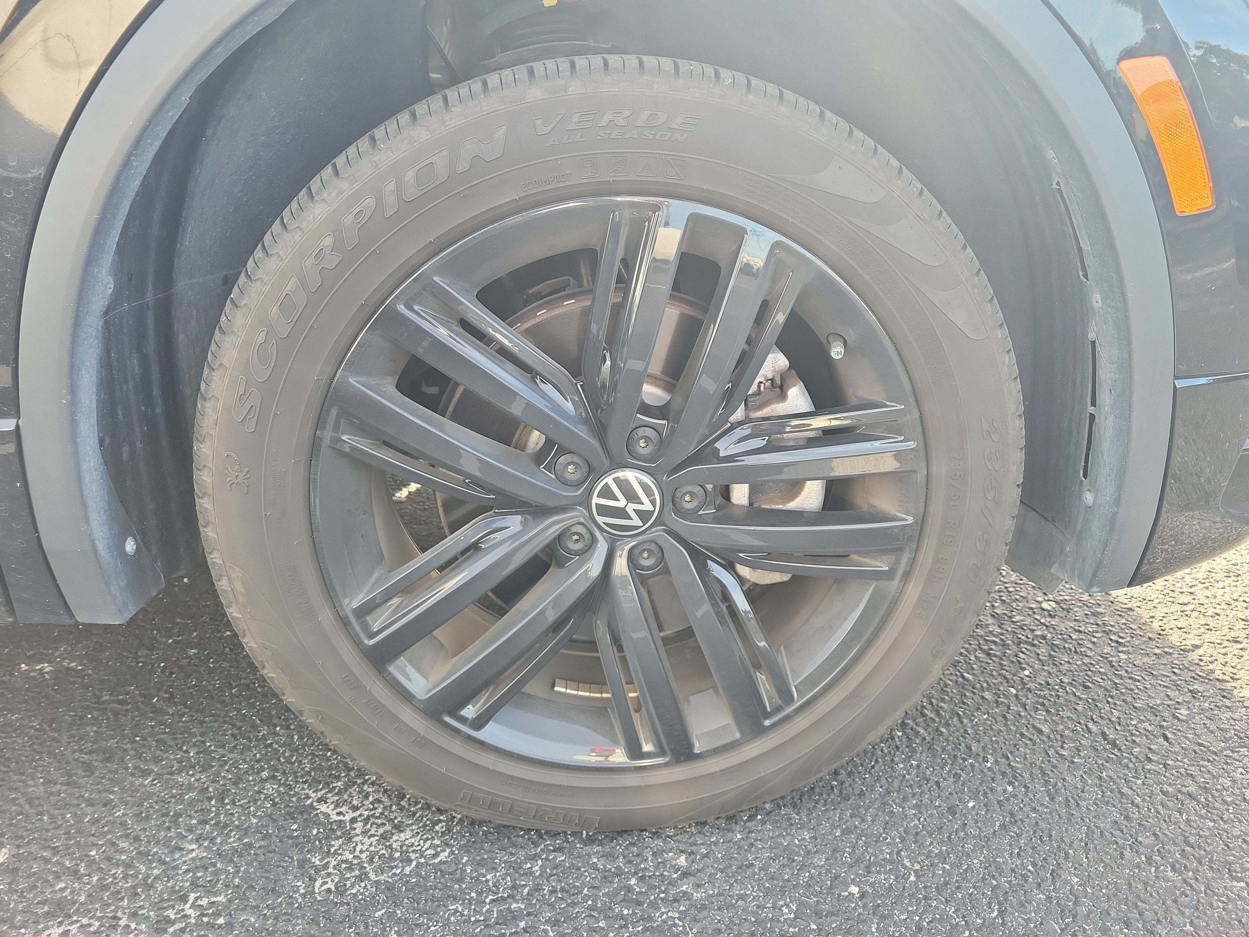 Used 2022 Volkswagen Tiguan SE R-Line FWD image 6