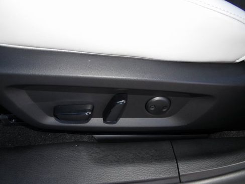 New 2025 Mitsubishi Outlander SE image 17