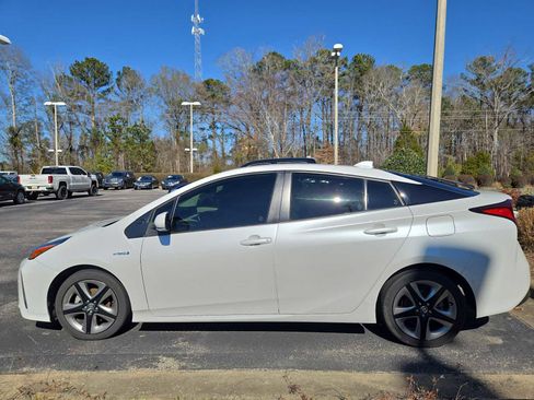 Used 2022 Toyota Prius XLE image 4